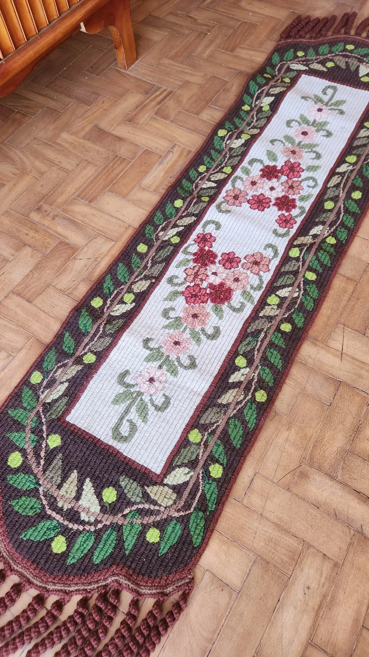 Arraiolo Português Passadeira: tapete Arraiolo da Portugal em marrom, verde e rosa, 1,54 × 0,43 m